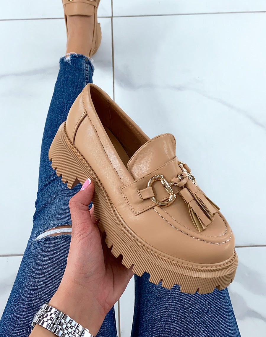 Mocassins beige foncé à franges et détail doré