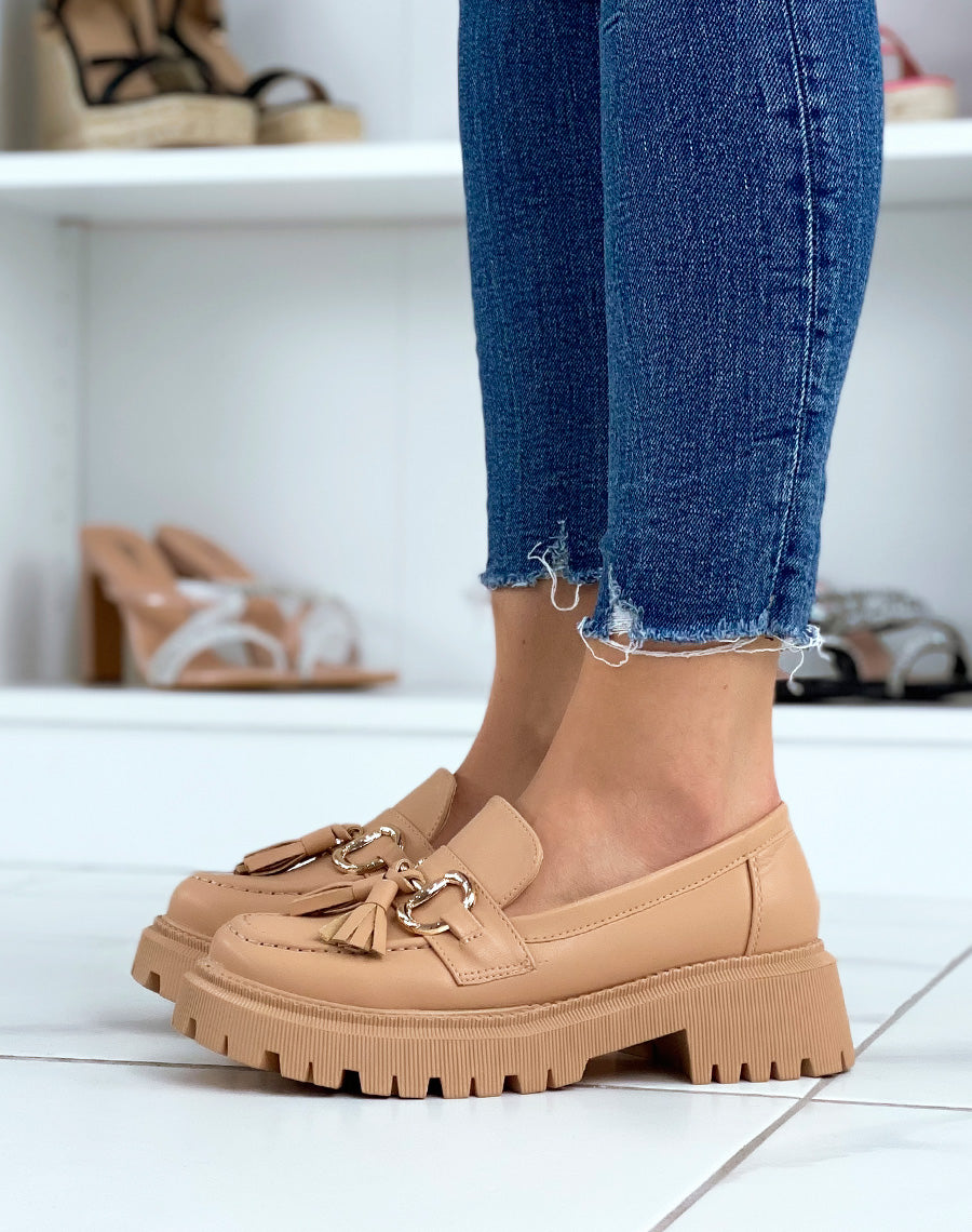 Mocassins beige foncé à franges et détail doré