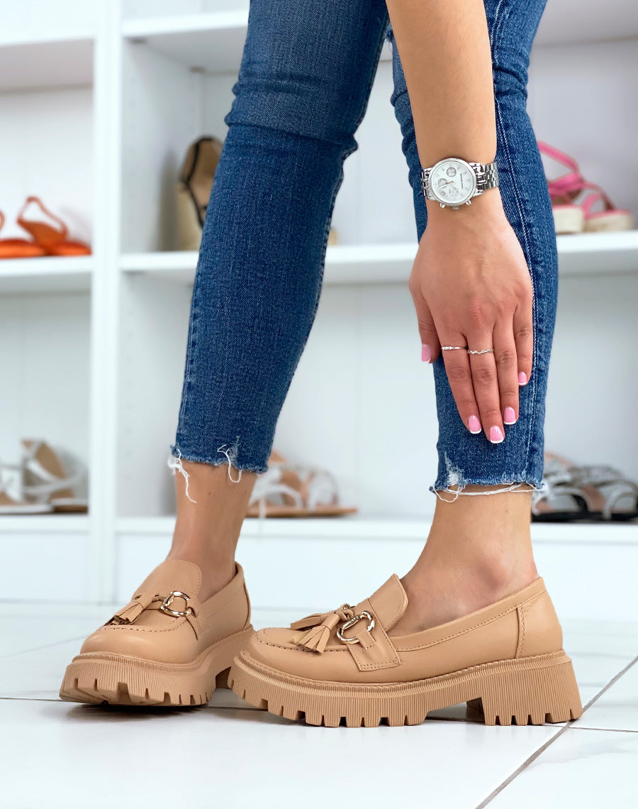 Mocassins beige foncé à franges et détail doré
