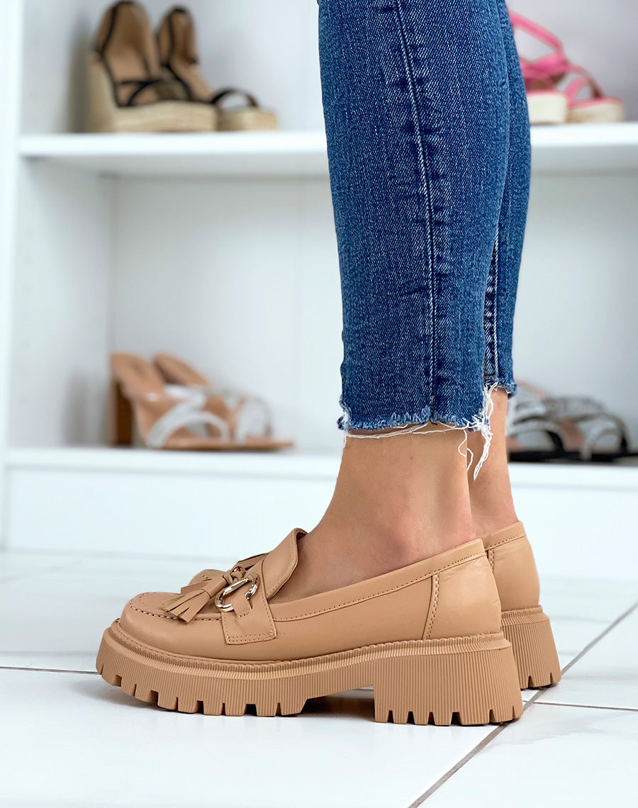 Mocassins beige foncé à franges et détail doré