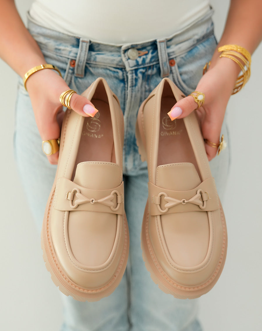 Mocassins beige foncé tendance avec coeur rouge et plateforme crantée