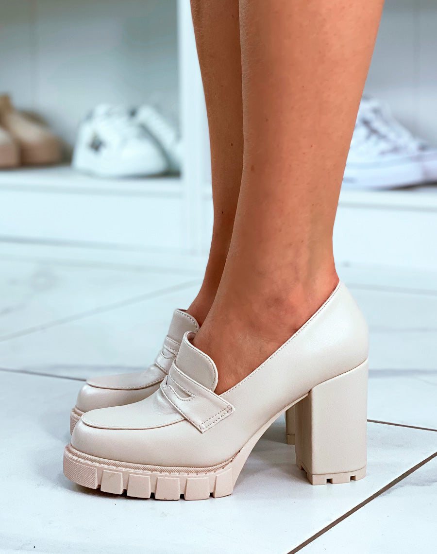 Mocassins beige mat à talons pour femme