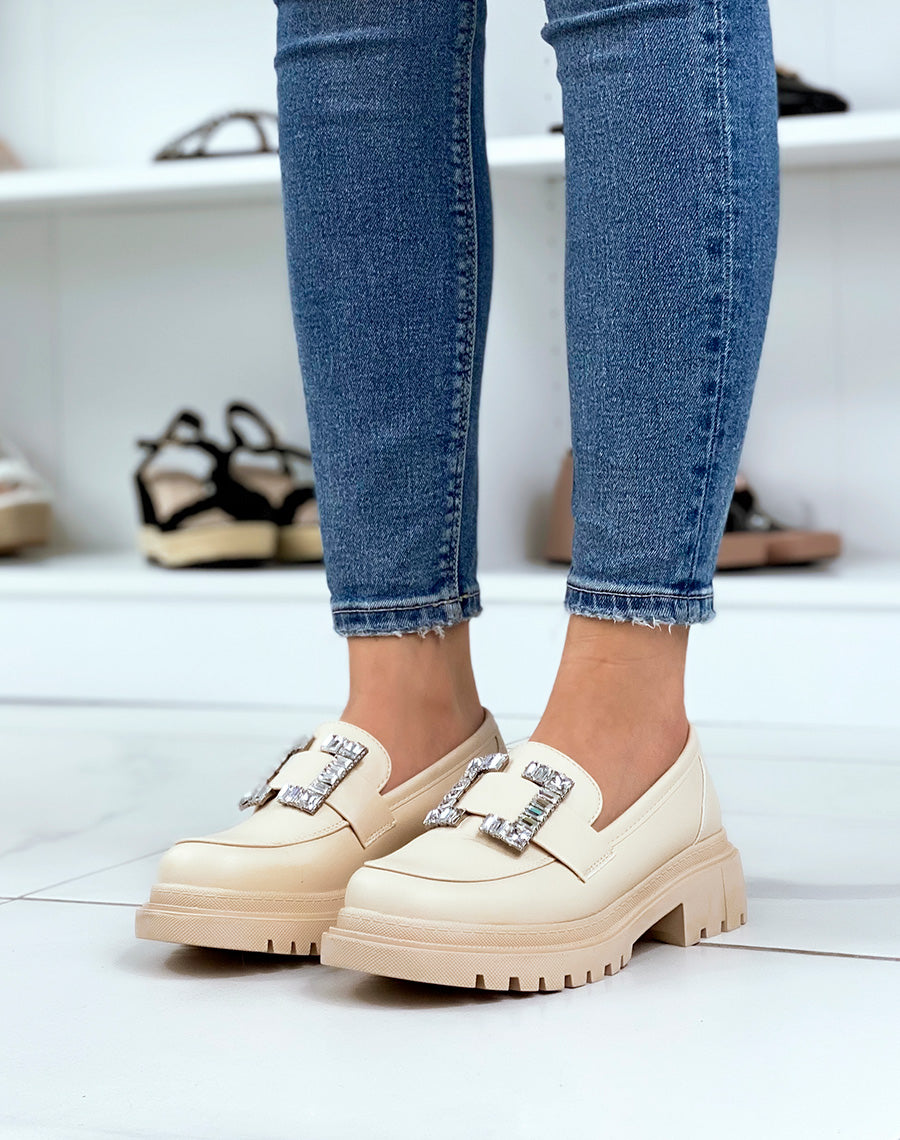 Mocassins beiges avec empiècement strass carré et semelle crantée