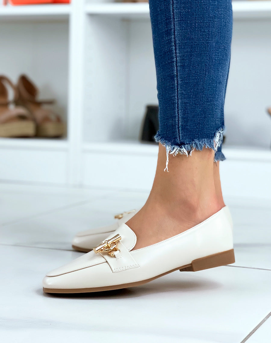 Mocassins beiges à boucle dorée