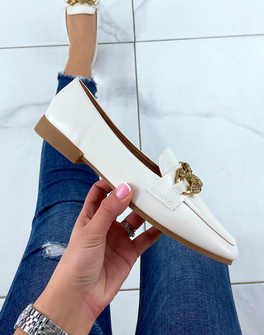 Mocassins beiges à chaîne dorée à strass