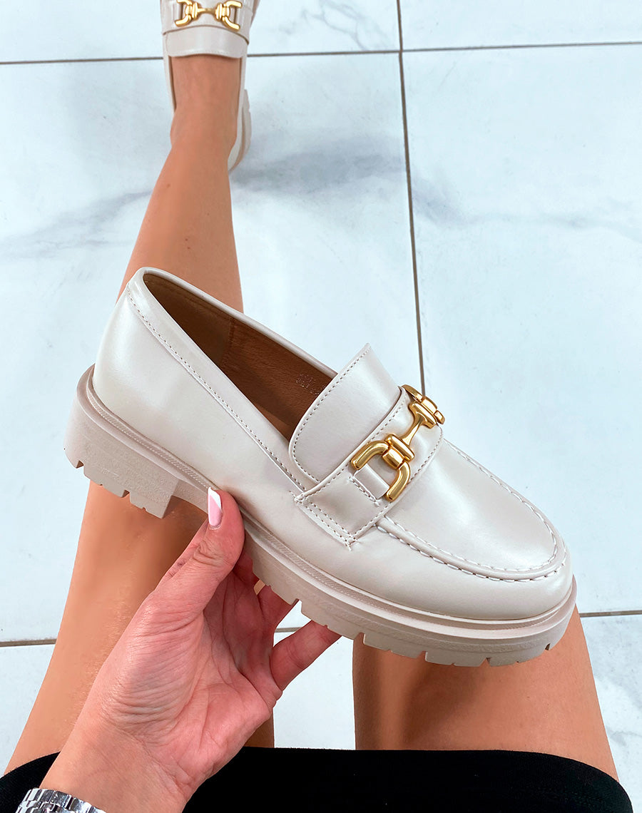 Mocassins beiges à plateforme et à détails dorés pour femme