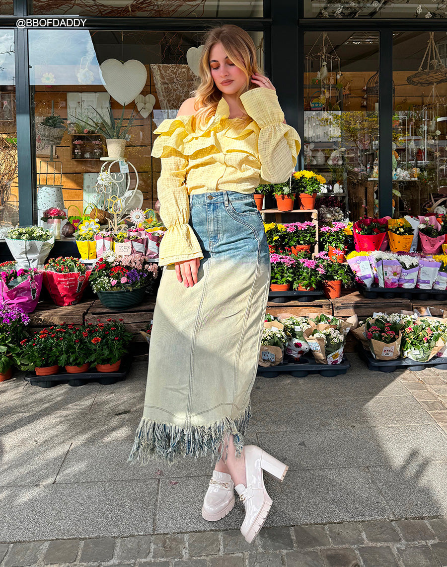 Mocassins beiges vernis à talon haut crantée et à détail doré