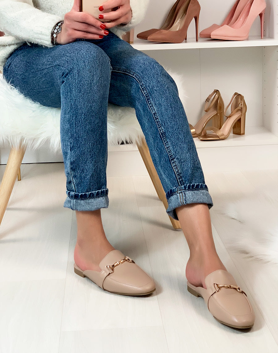 Mocassins en similicuirs beiges ouverts