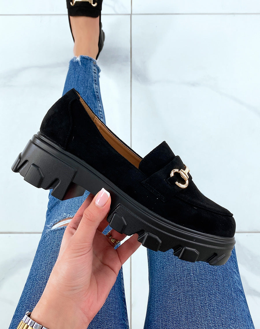 Mocassins en suédine noire à semelle épaisse et crantée
