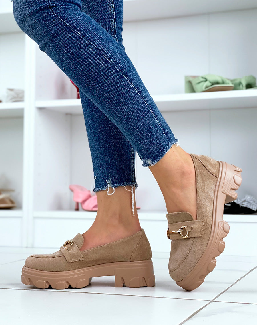 Mocassins en suédine taupe à semelle épaisse et crantée