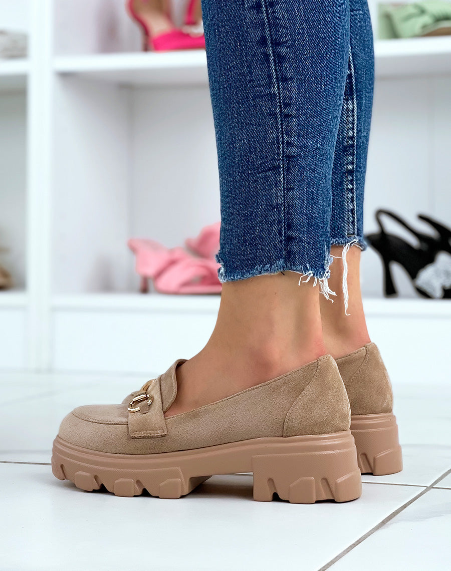 Mocassins en suédine taupe à semelle épaisse et crantée