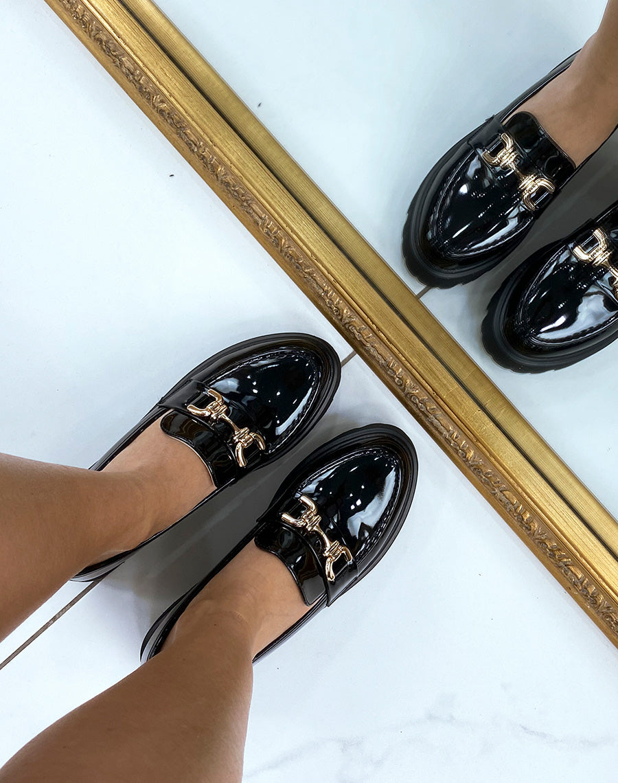 Mocassins noir vernis à détail doré
