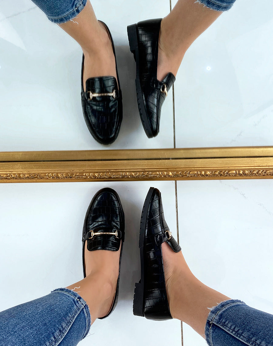 Mocassins noires effet croco à détail doré