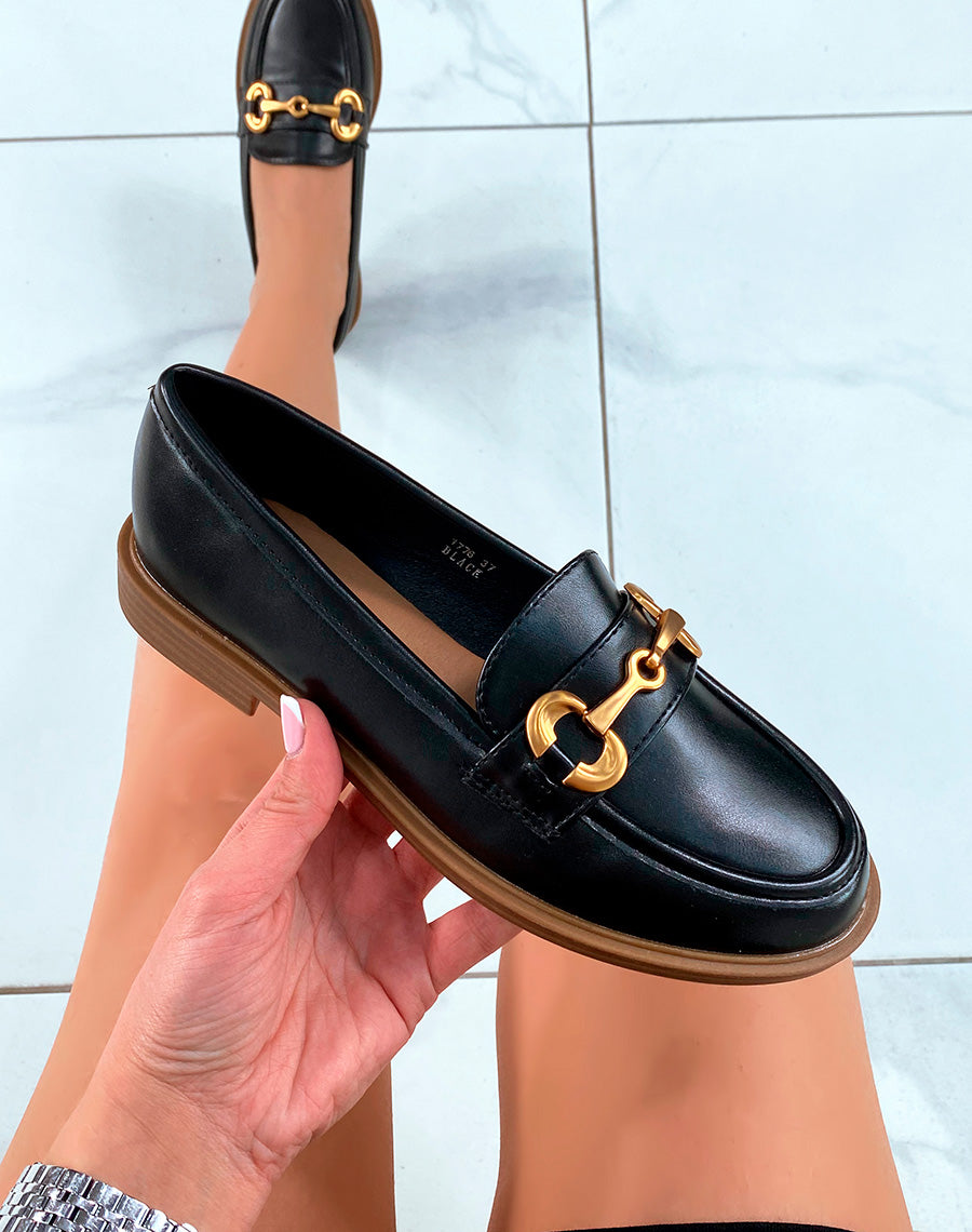 Mocassins noires mat à semelle marron et détail doré pour femme