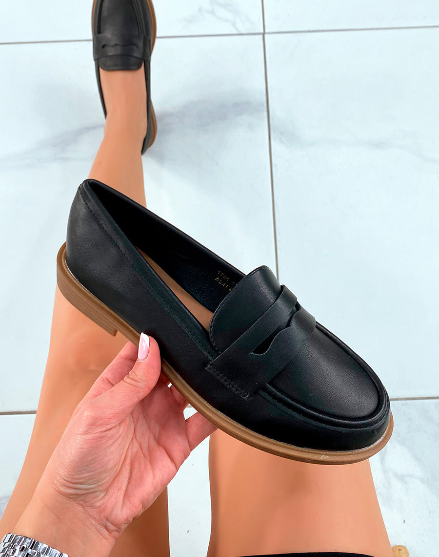 Mocassins noires mat à semelle marron pour femme