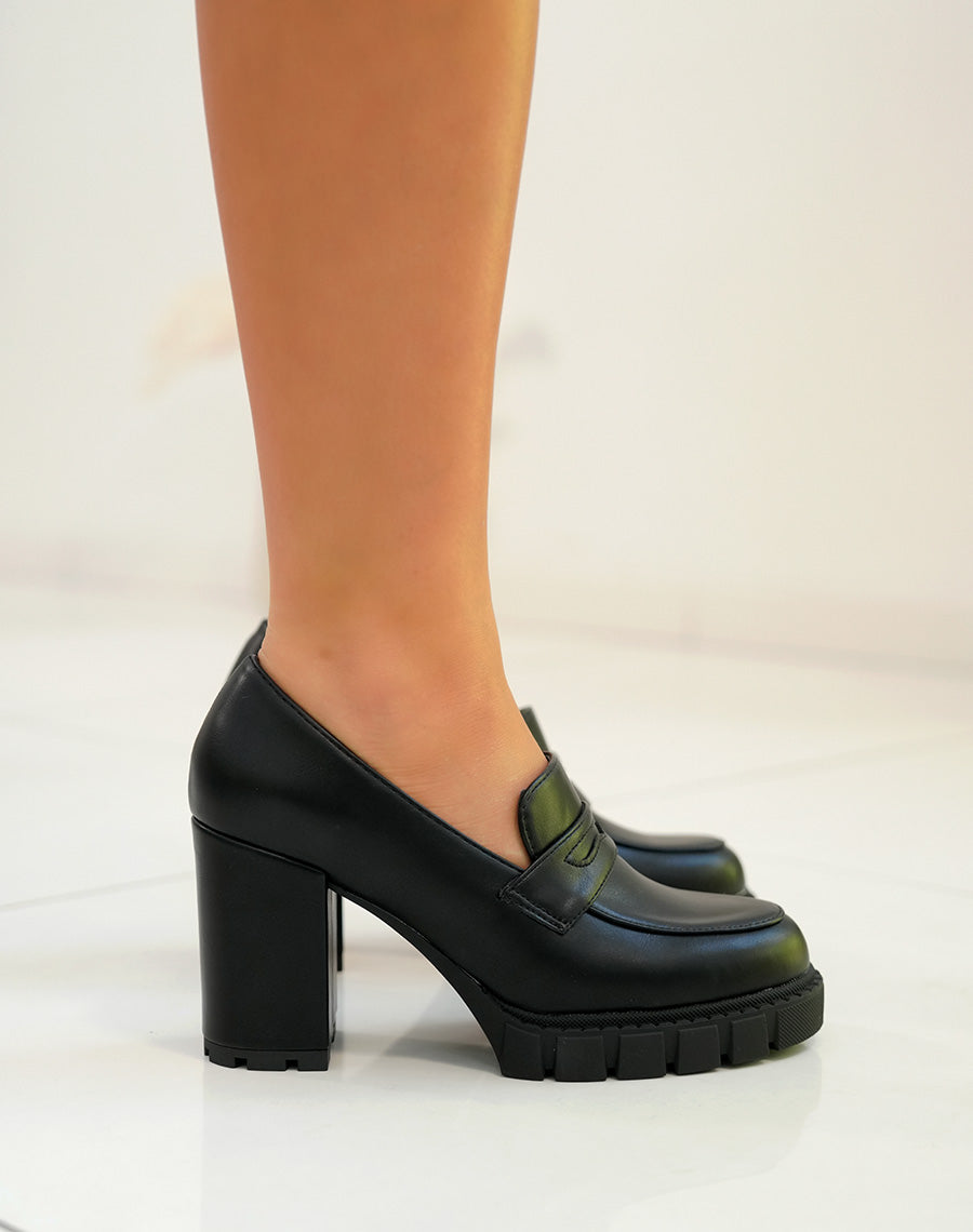 Mocassins noires mat à talons pour femme