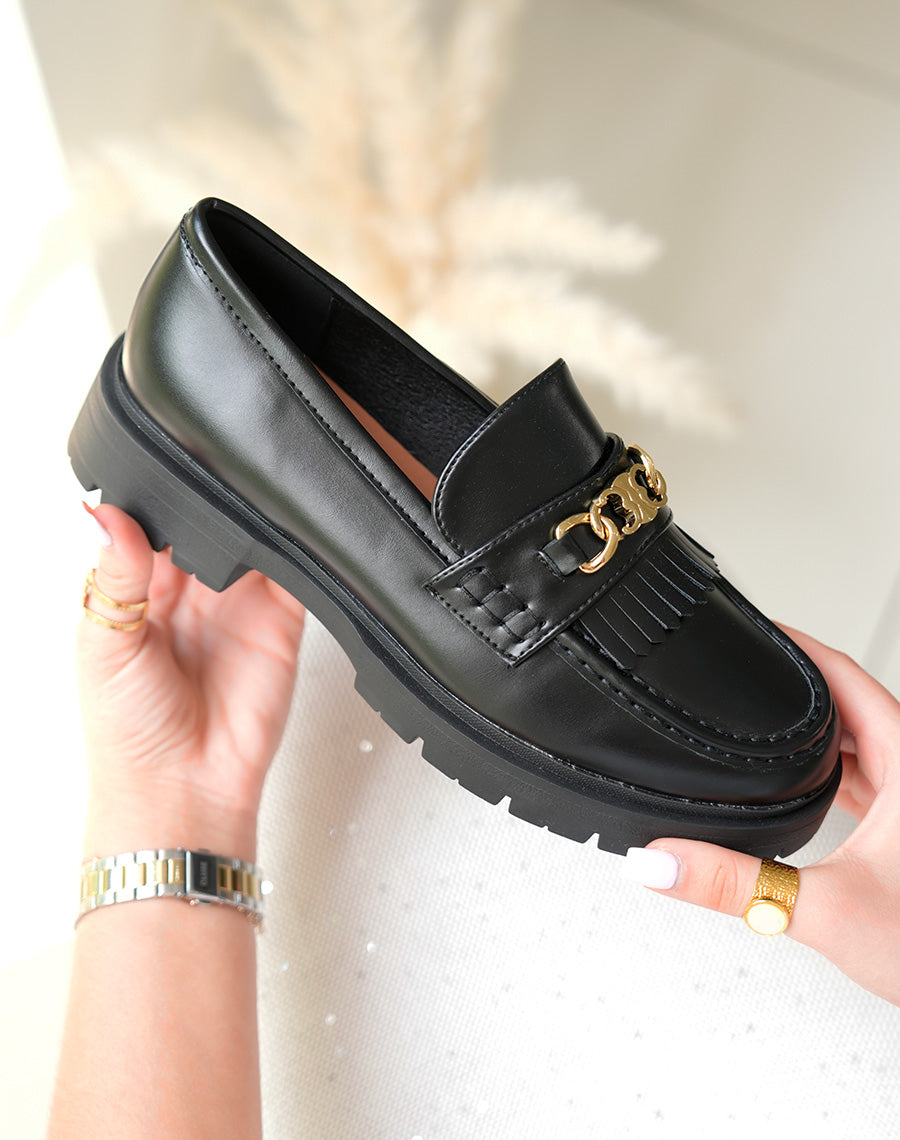 Mocassins noires tendance à détail dorée et semelle épaisse crantée