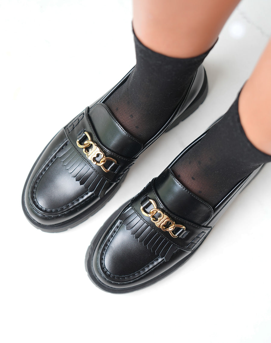 Mocassins noires tendance à détail dorée et semelle épaisse crantée