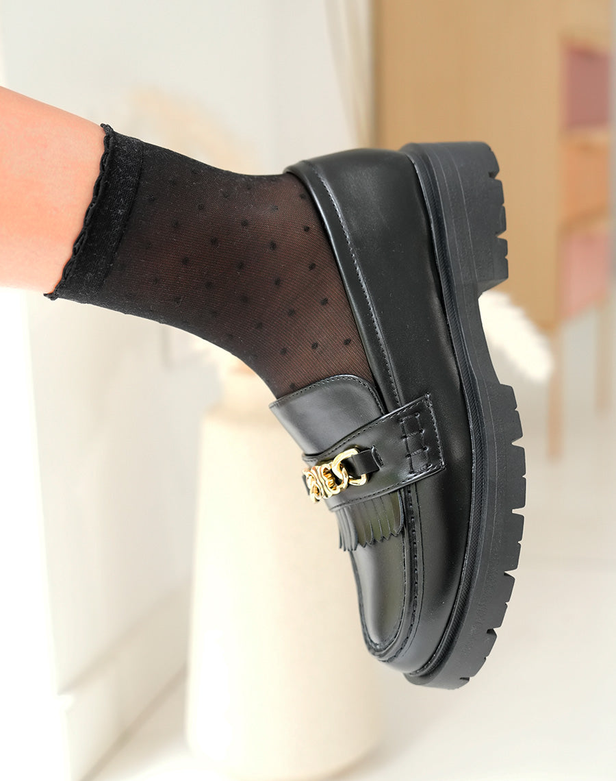 Mocassins noires tendance à détail dorée et semelle épaisse crantée
