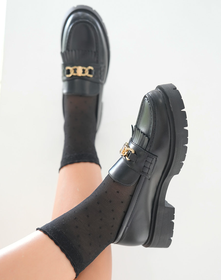 Mocassins noires tendance à détail dorée et semelle épaisse crantée