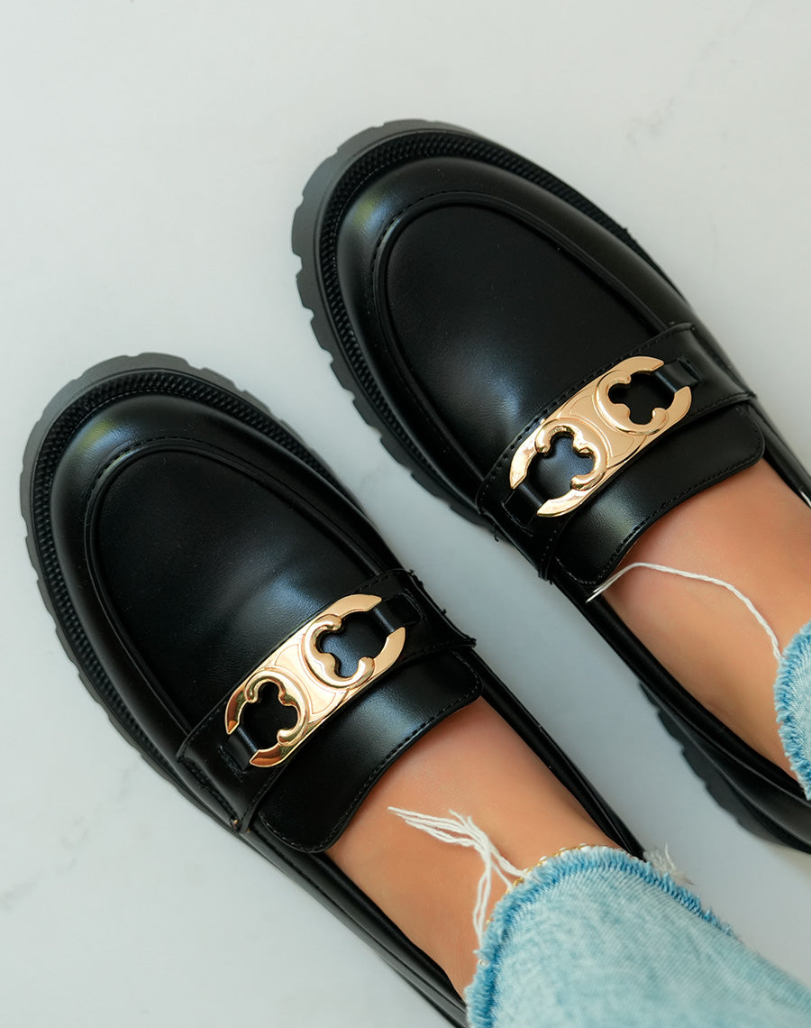 Mocassins noirs avec bijou doré et plateforme crantée