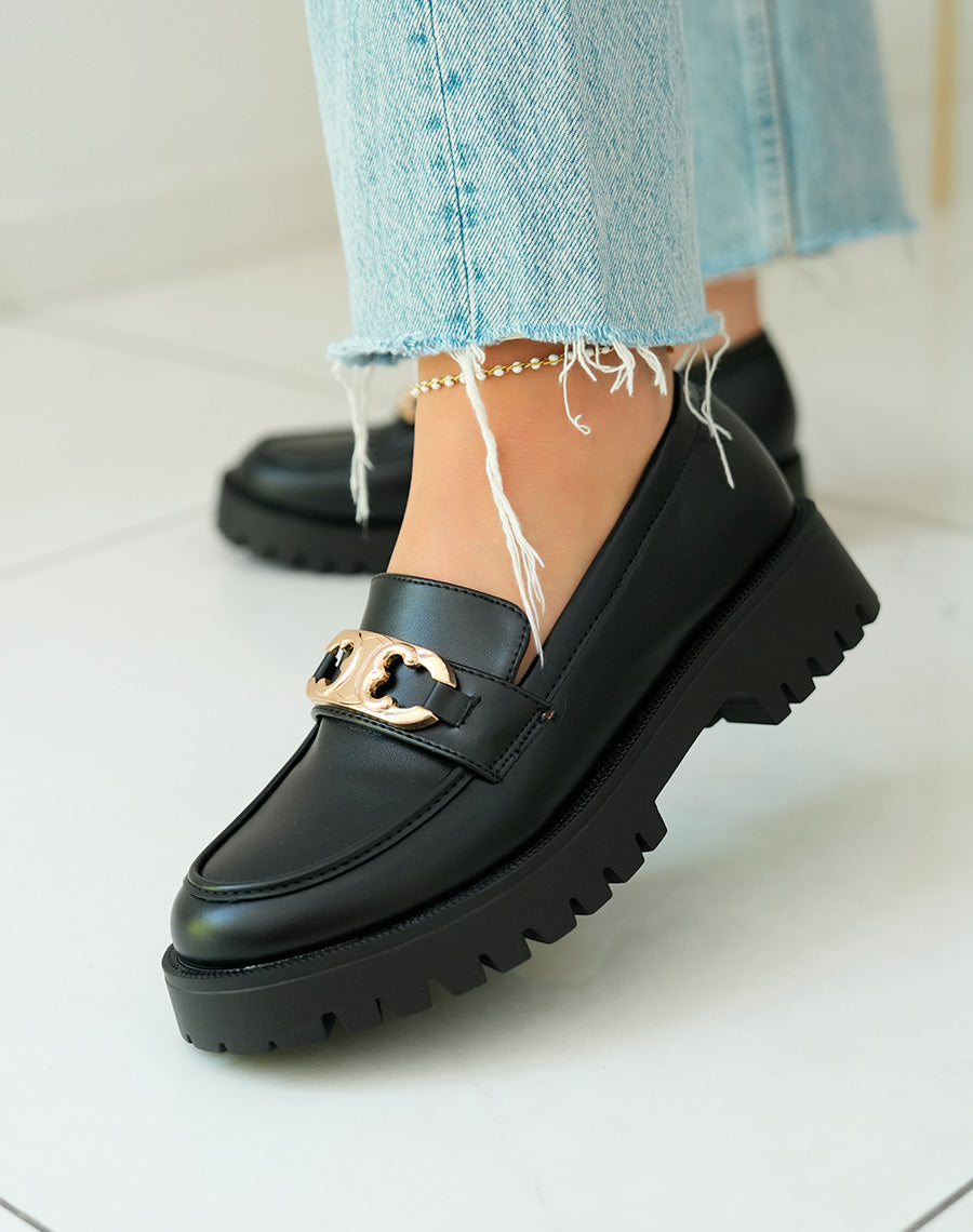 Mocassins noirs avec bijou doré et plateforme crantée
