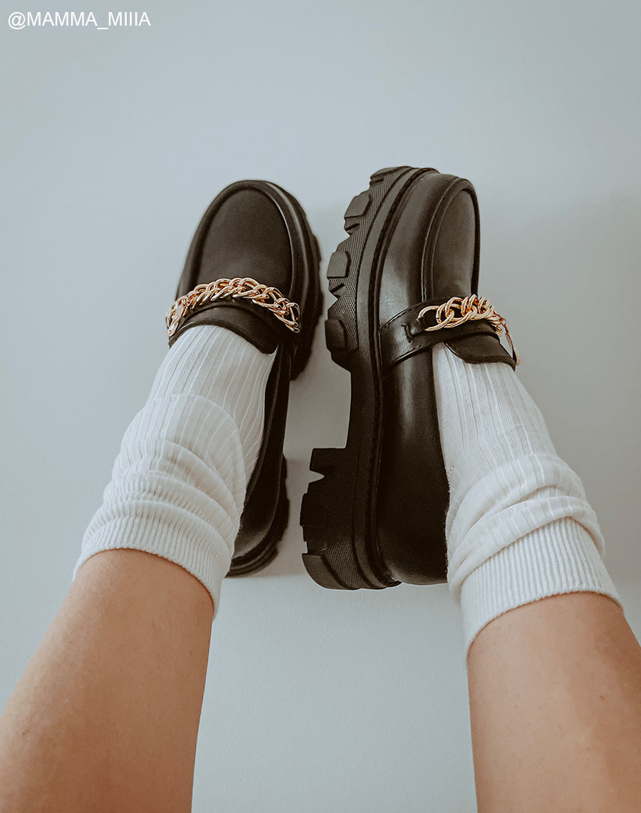 Mocassins noirs à chaîne et bijou doré et semelle crantée