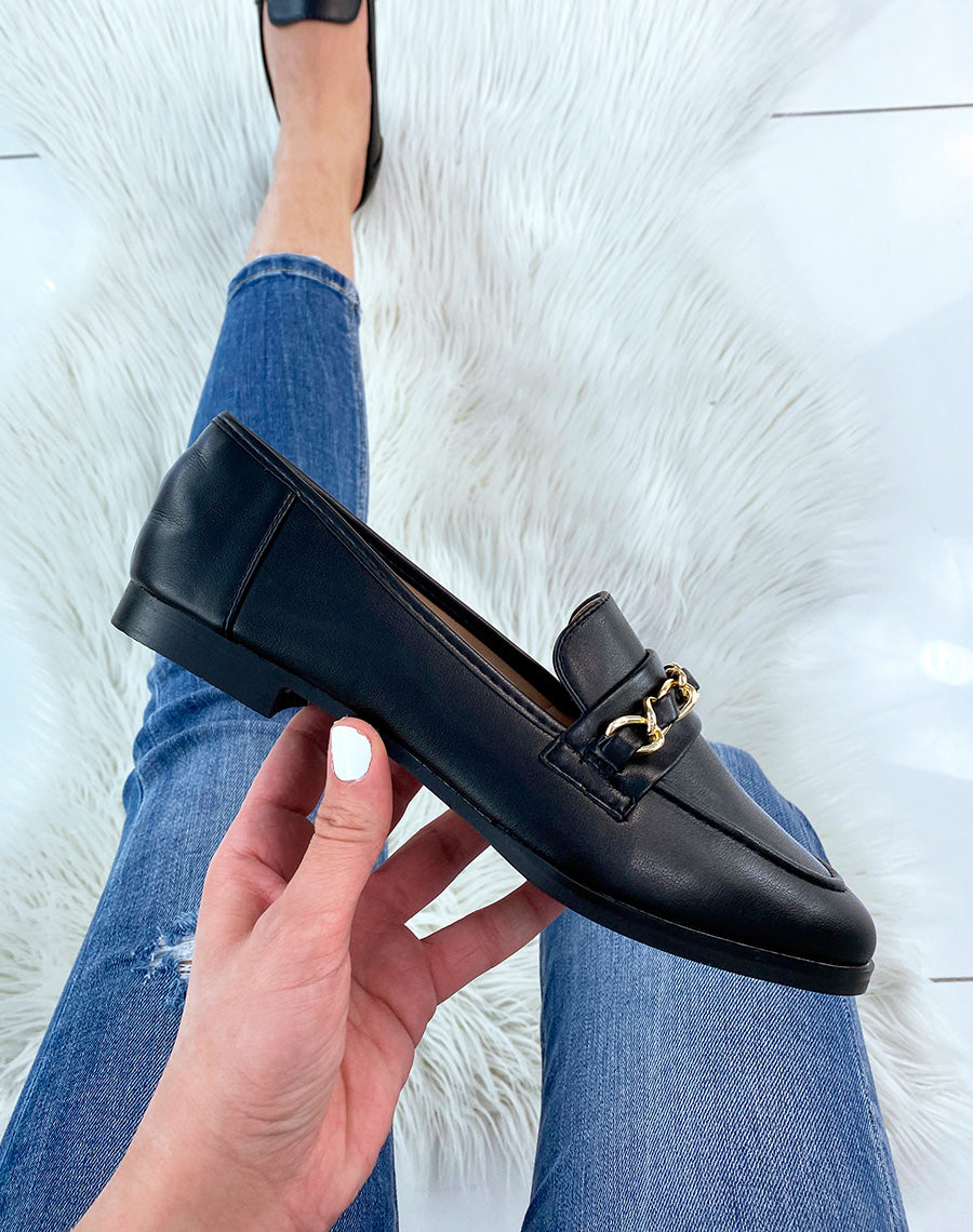 Mocassins noirs à fine chaîne dorée