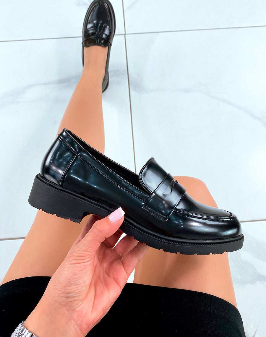 Mocassins noirs lisses pour femme avec empiècement transversal