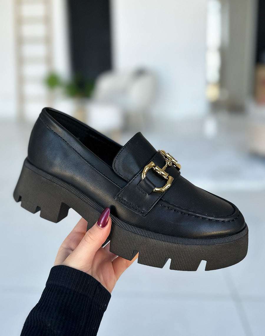 Mocassins noirs mat à détails dorées et semelle épaisse