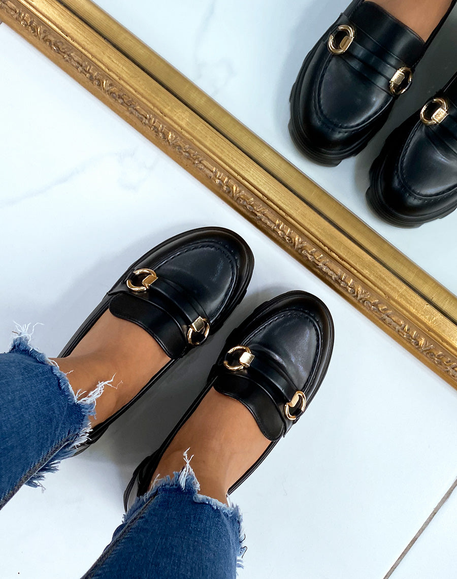 Mocassins noirs mates à détails dorés