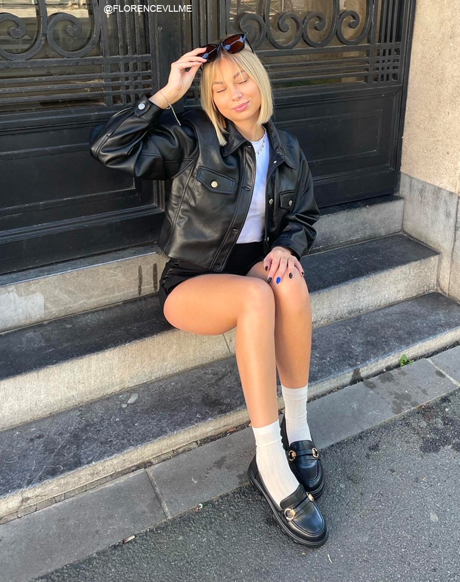 Mocassins noirs mates à détails dorés