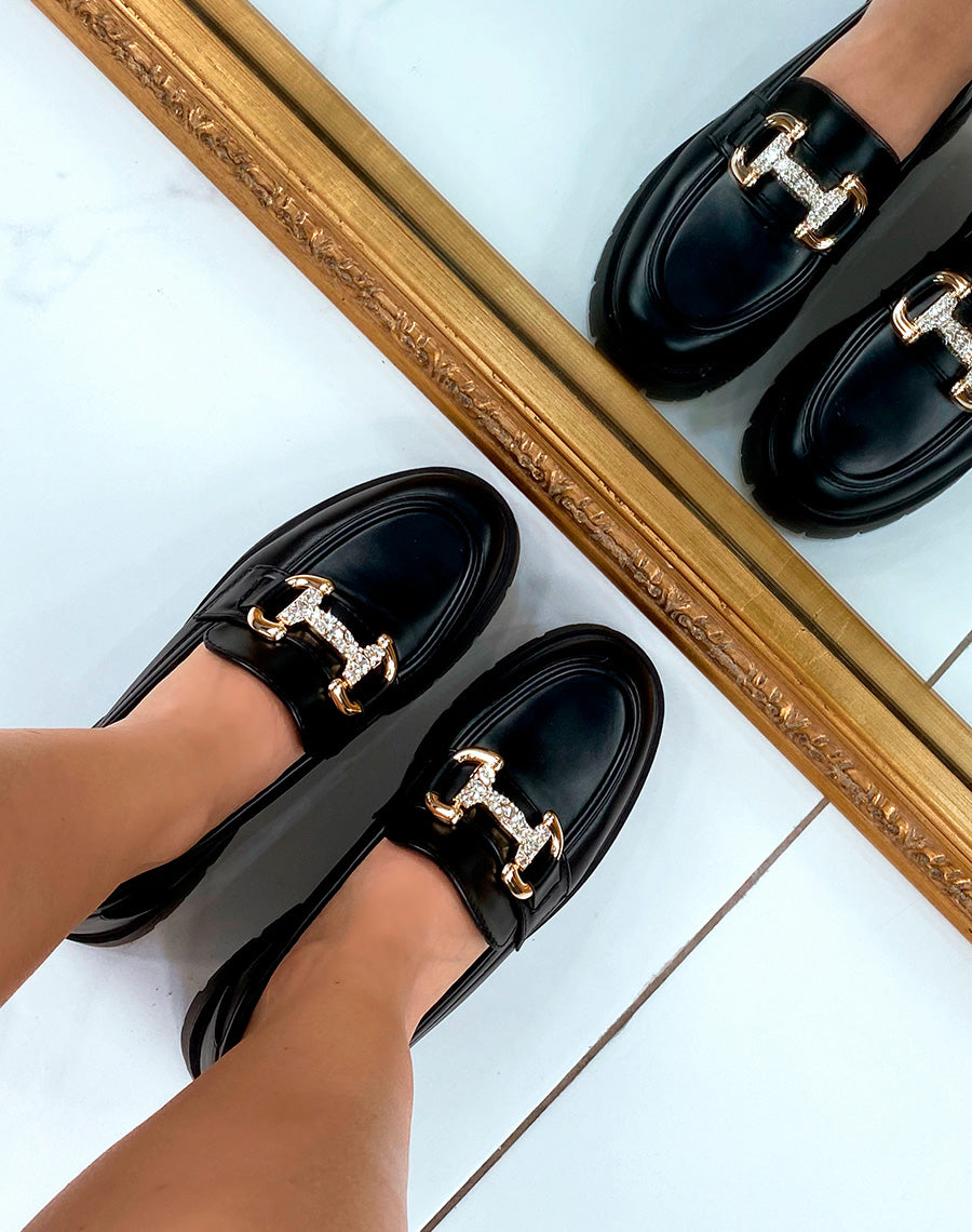 Mocassins noirs tendance pour femme avec détails dorés et strass