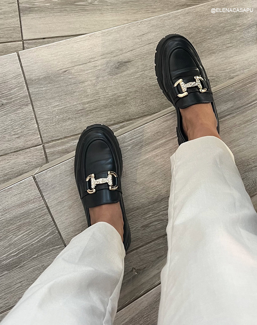 Mocassins noirs tendance pour femme avec détails dorés et strass