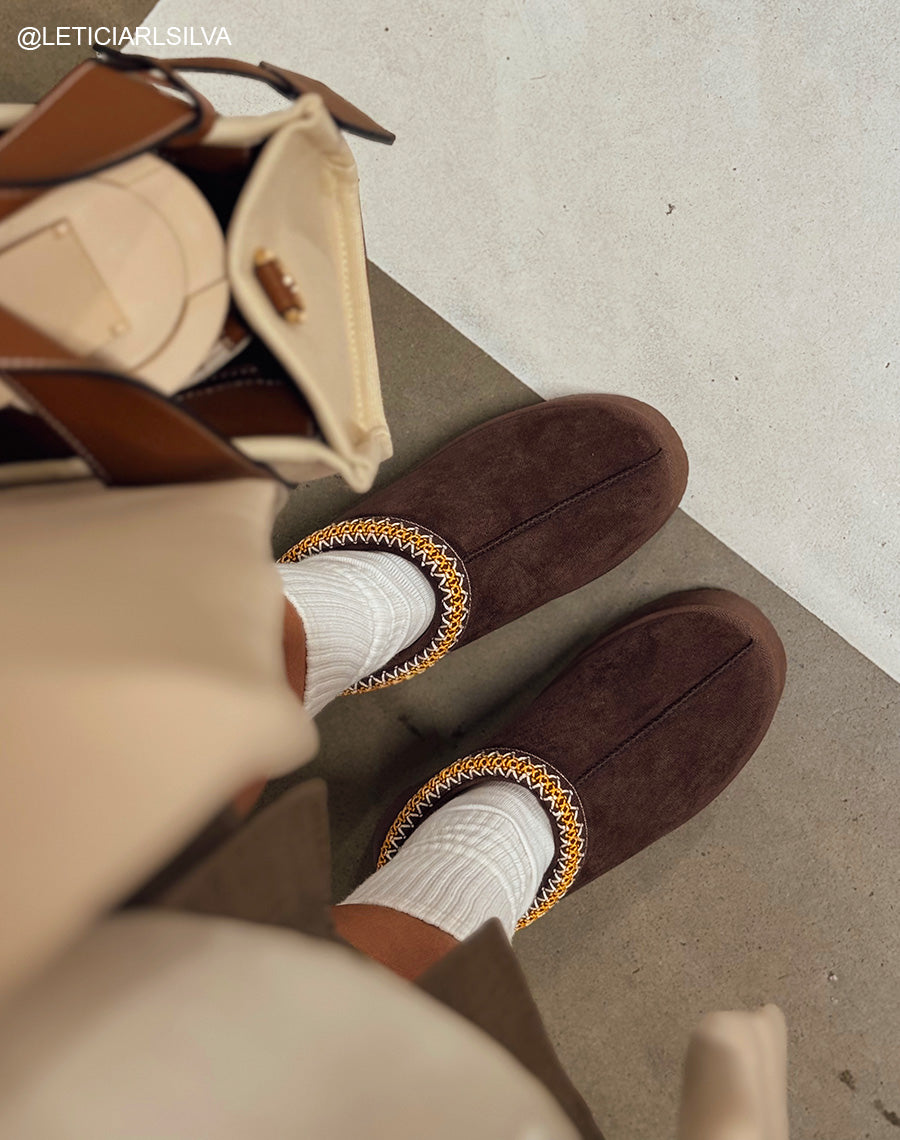 Mule femme marron tendance avec surpiq?res orange et blanches et int?rieur fourr?