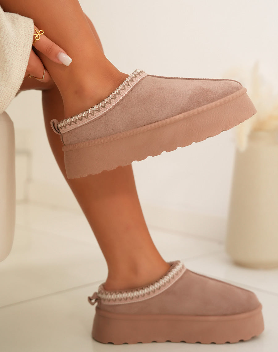 Mule femme taupe tendance avec surpiq?res taupe et blanches et int?rieur fourr?