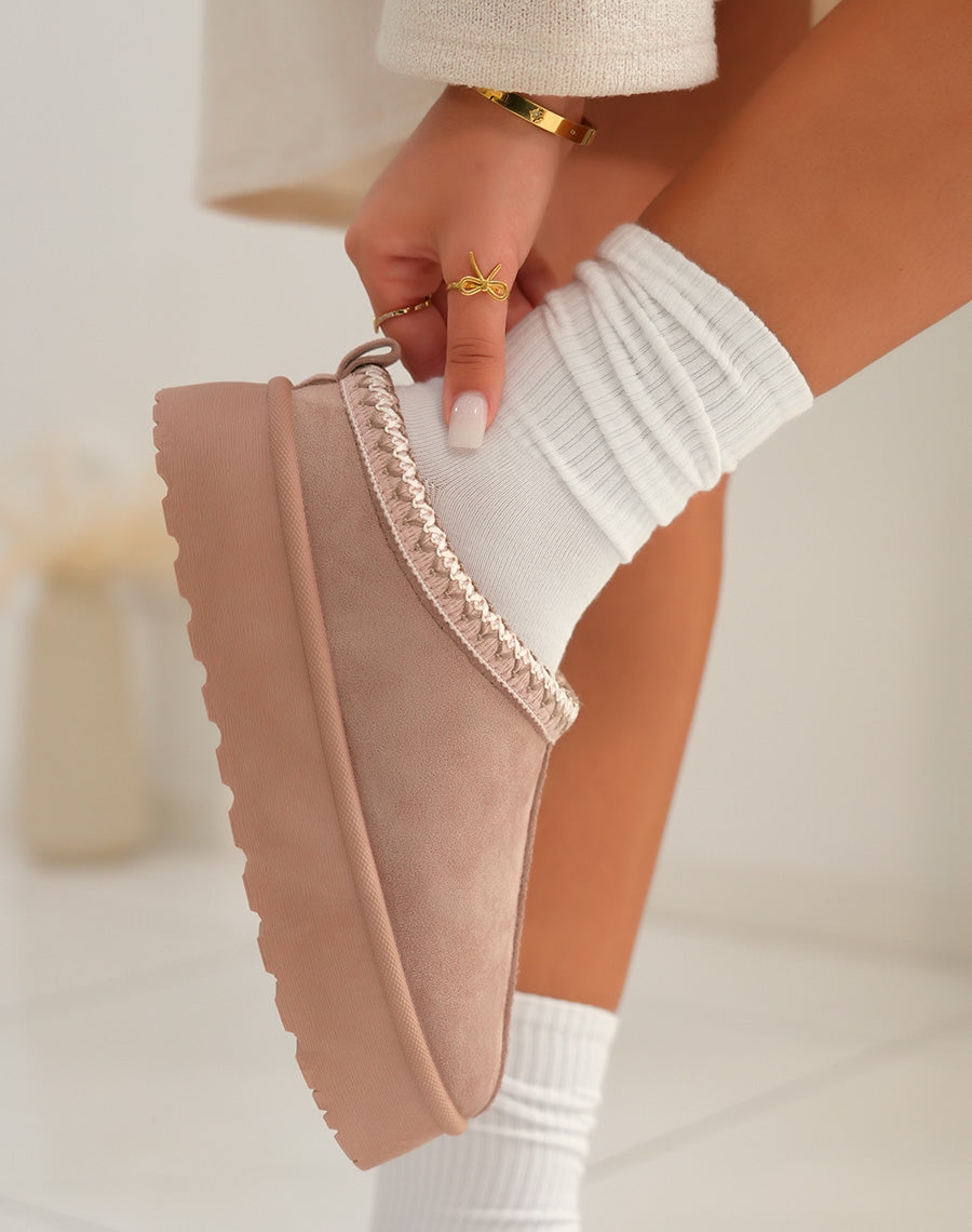 Mule femme taupe tendance avec surpiq?res taupe et blanches et int?rieur fourr?
