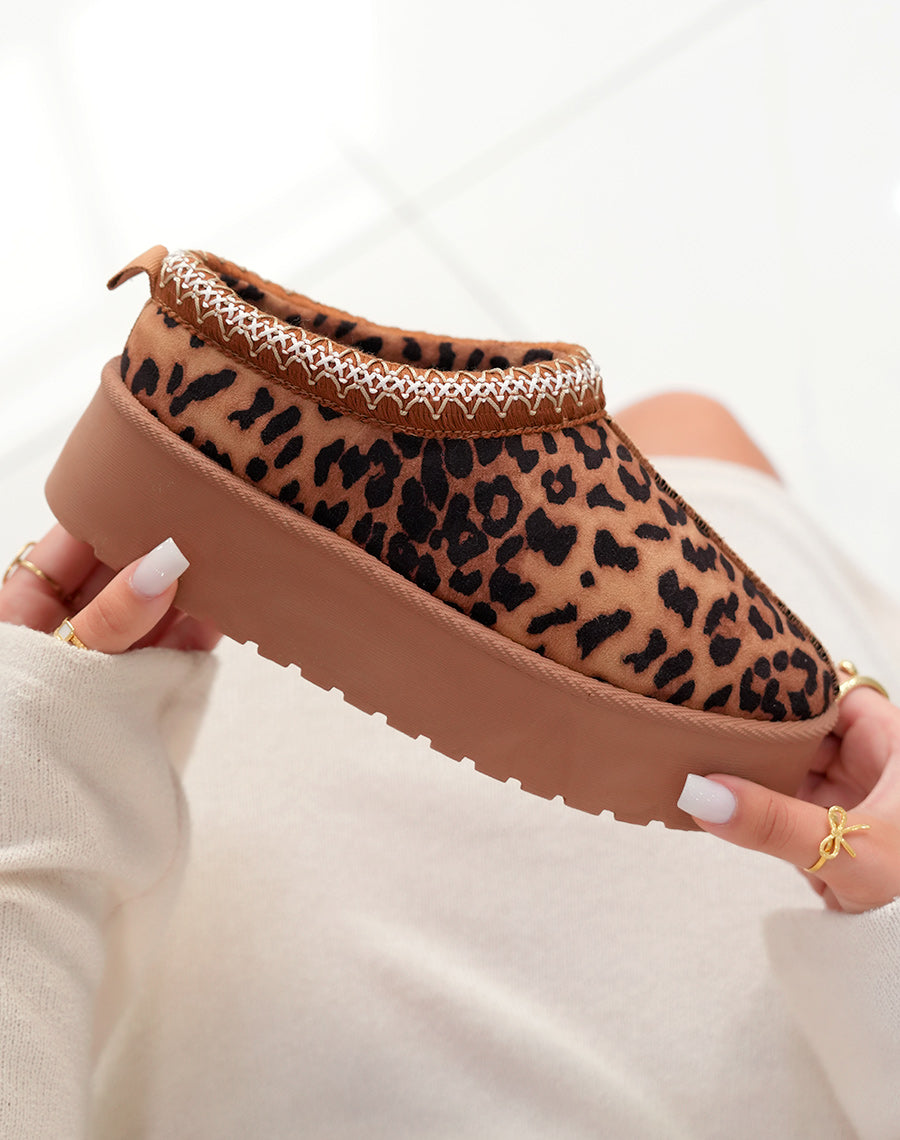 Mule fourrée femme léopard avec plateforme marron et détails tissés