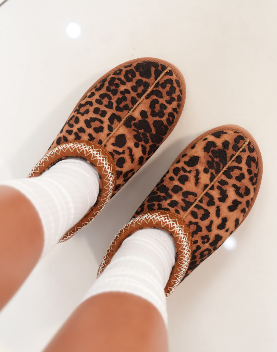 Mule fourrée femme léopard avec plateforme marron et détails tissés