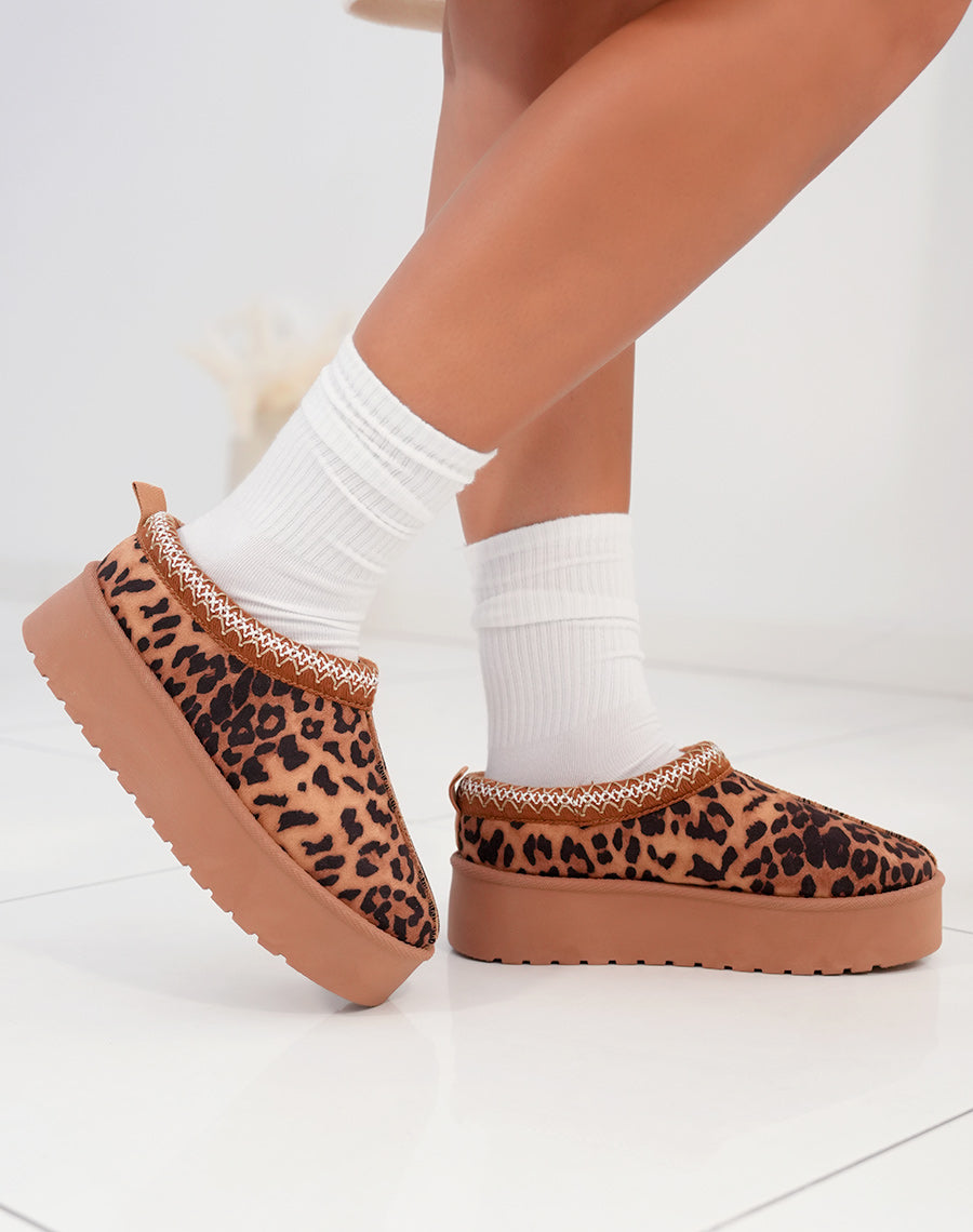 Mule fourrée femme léopard avec plateforme marron et détails tissés