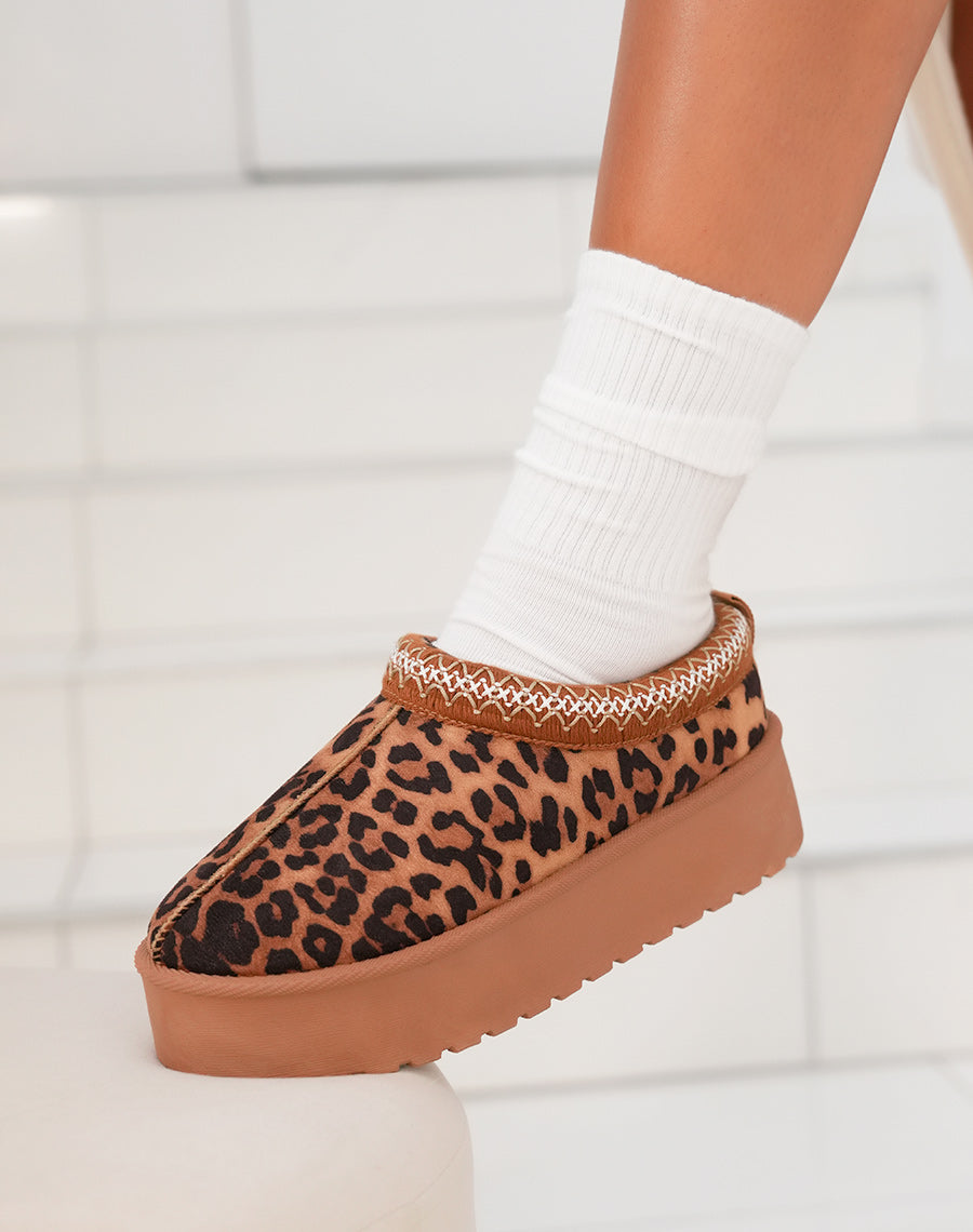 Mule fourrée femme léopard avec plateforme marron et détails tissés