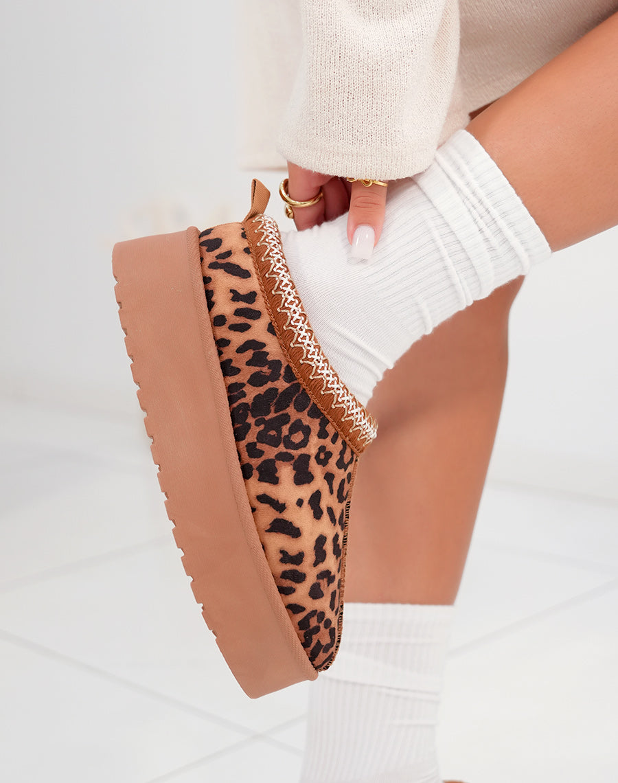Mule fourrée femme léopard avec plateforme marron et détails tissés