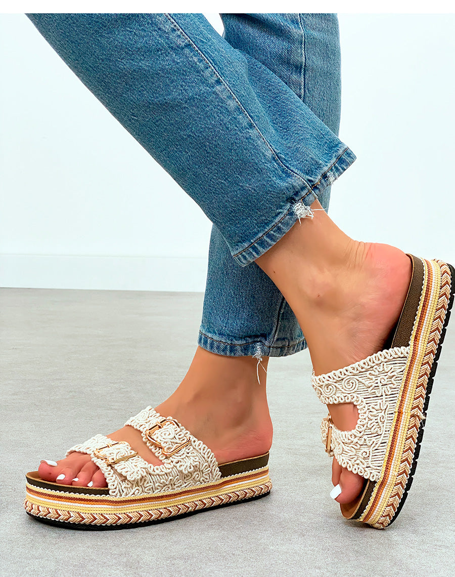 Mules Beige Brodées à Double Sangle et Plateforme Aztèque – Sophistication