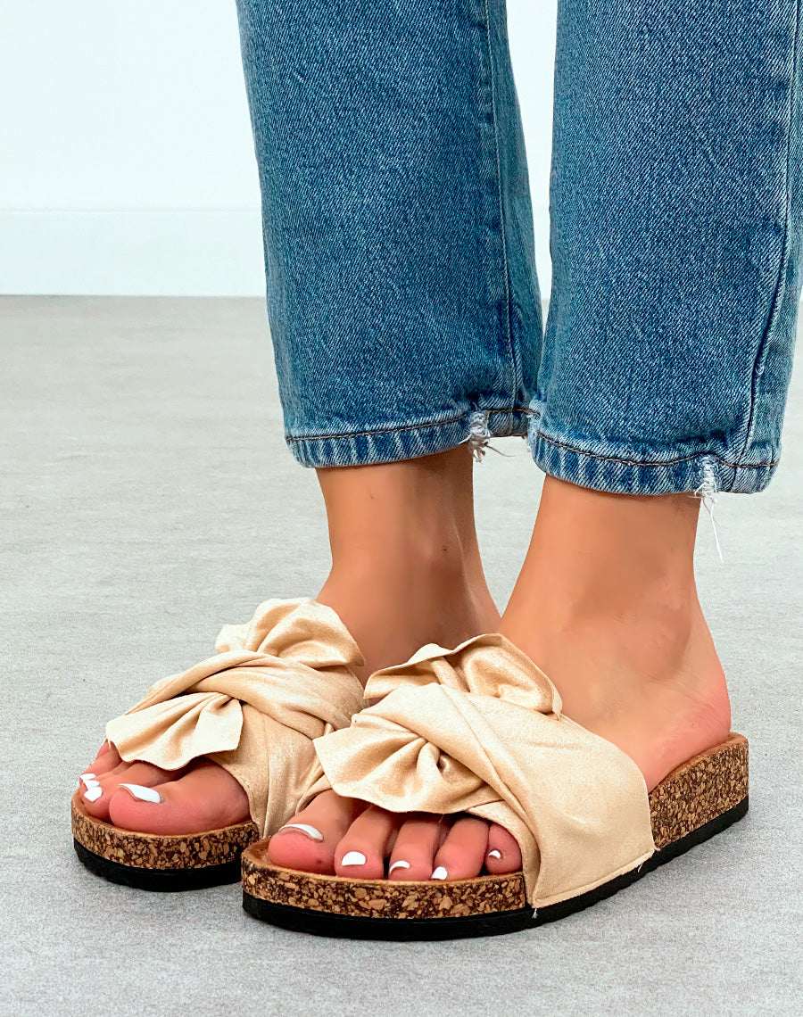 Mules Beige en Suédine avec Gros Noeud et Semelle Plateforme – Élégance Naturelle