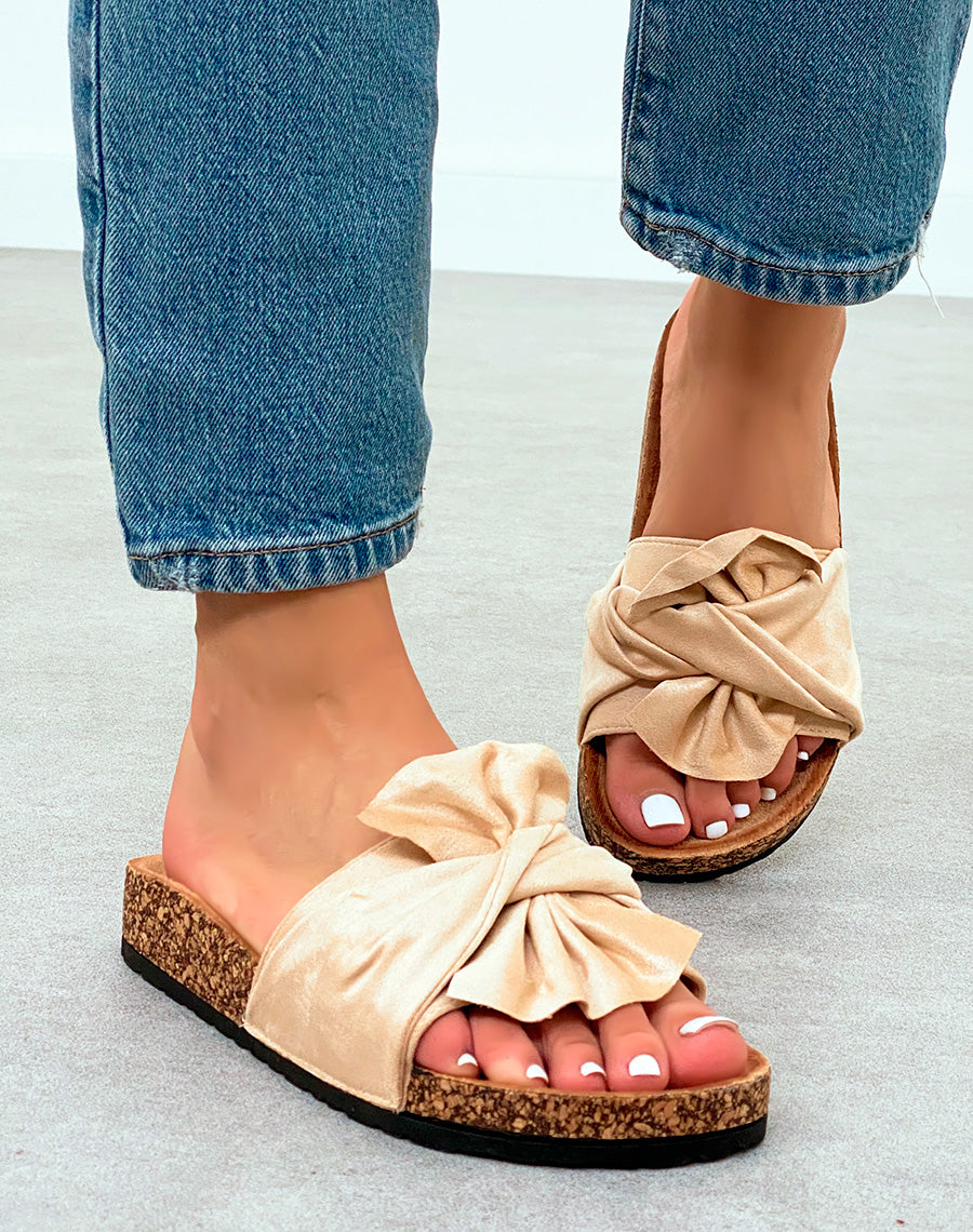Mules Beige en Suédine avec Gros Noeud et Semelle Plateforme – Élégance Naturelle