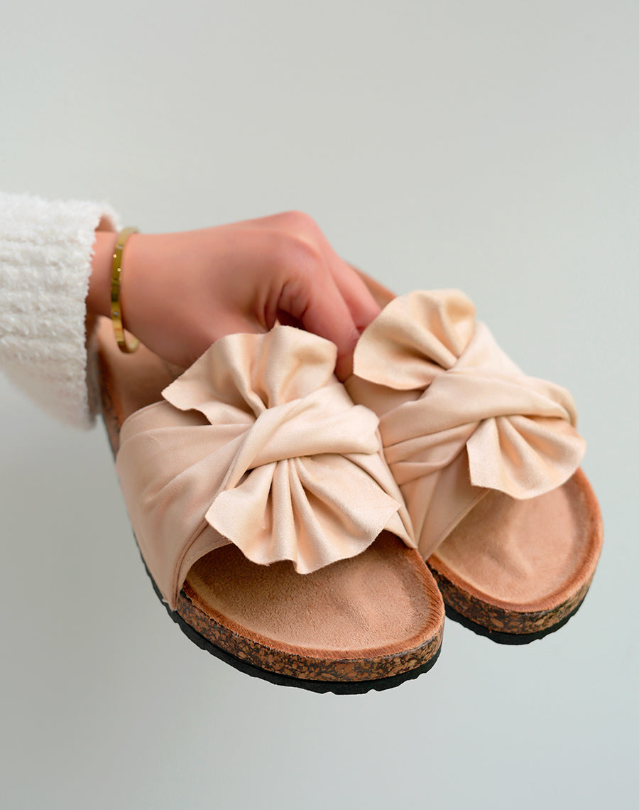 Mules Beige en Suédine avec Gros Noeud et Semelle Plateforme – Élégance Naturelle