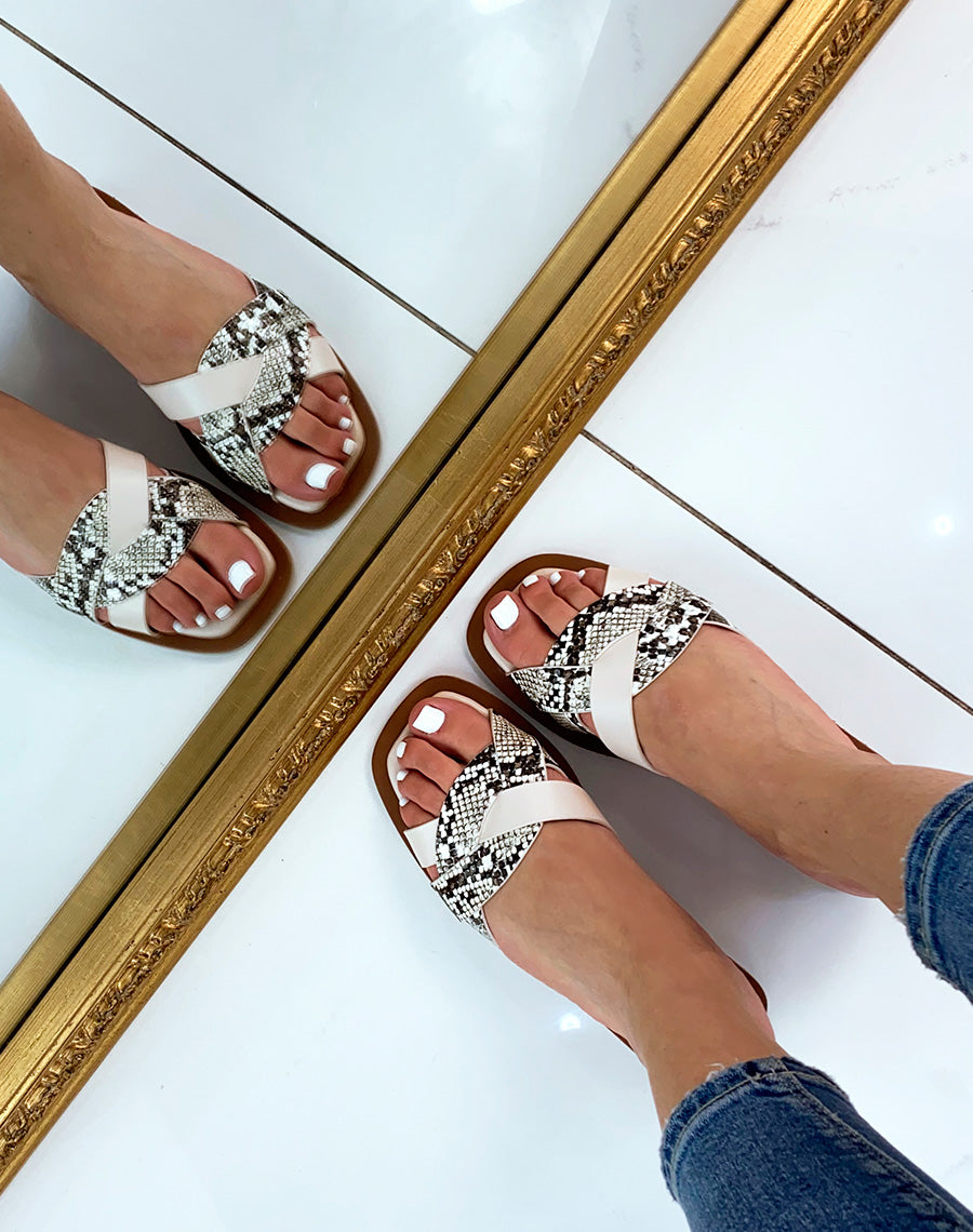 Mules beiges à brides entrecroisées