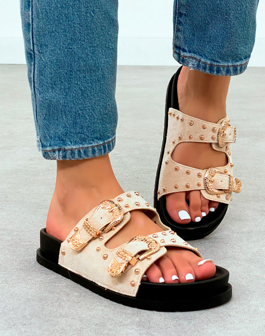 Mules Beiges en Suédine avec Sangles Cloutées – Chic Bohème au Quotidien