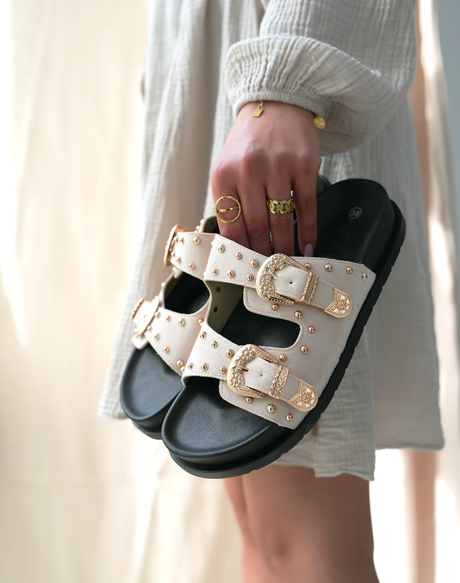 Mules Beiges en Suédine avec Sangles Cloutées – Chic Bohème au Quotidien