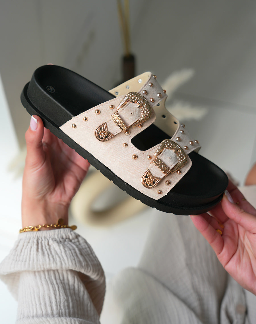 Mules Beiges en Suédine avec Sangles Cloutées – Chic Bohème au Quotidien